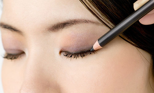 Comment se mettre de l’eye-liner ?