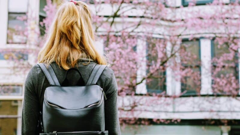 Sac à dos femme : des modèles chics pour flâner en ville